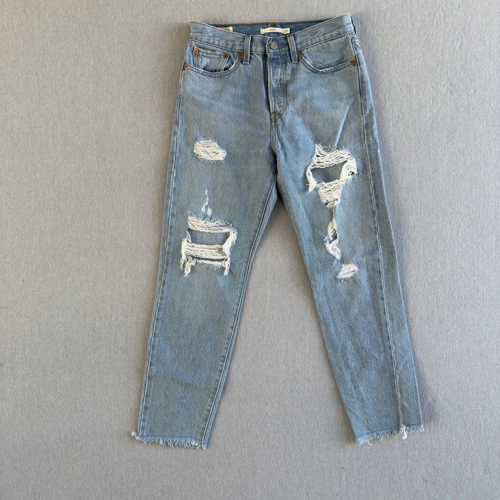 Levi's Wedgie Straight Leg Women's Jeans Size 27 Light‎ Wash Distressed Denim